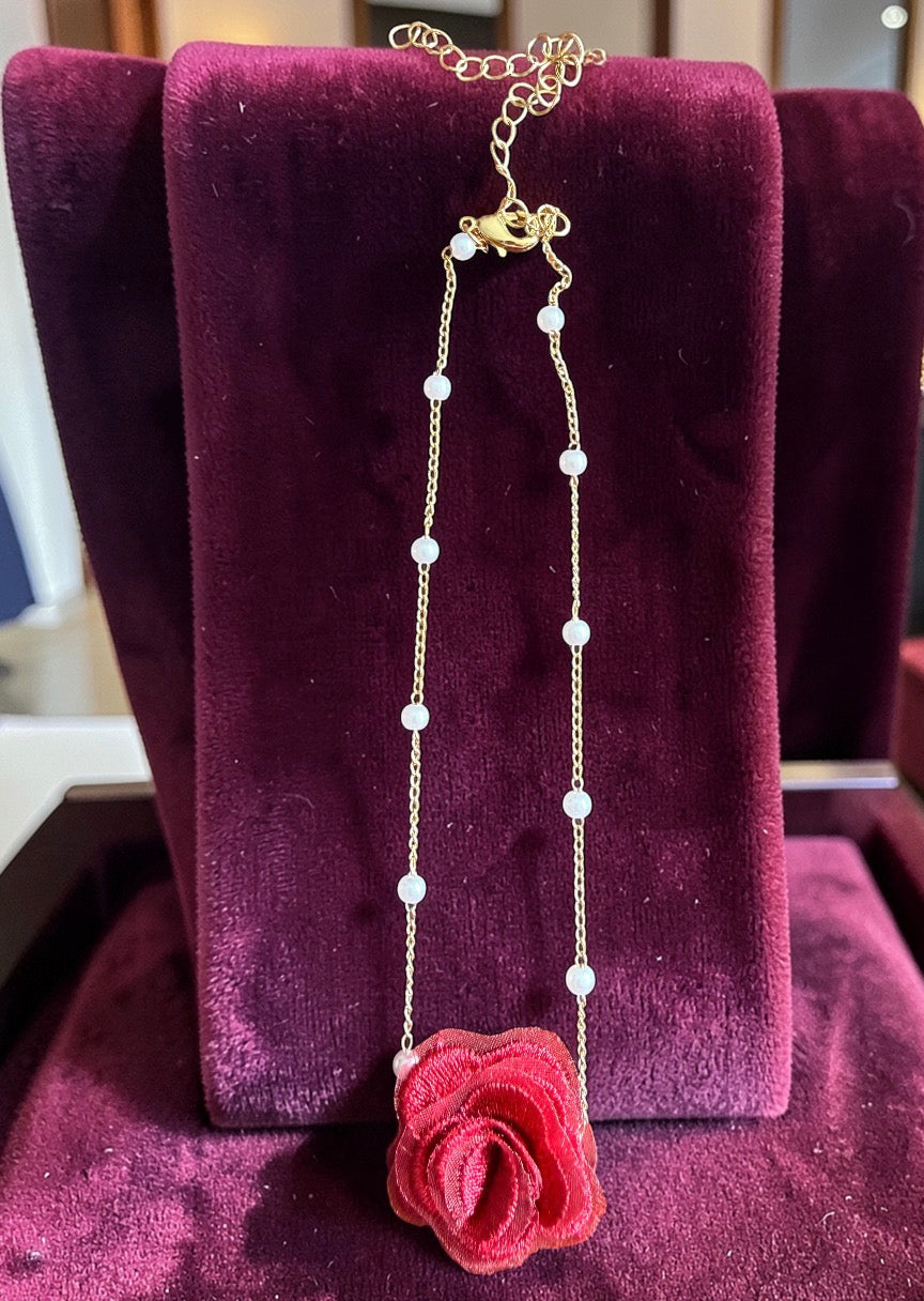 Collier ajustable avec petite rose tissus