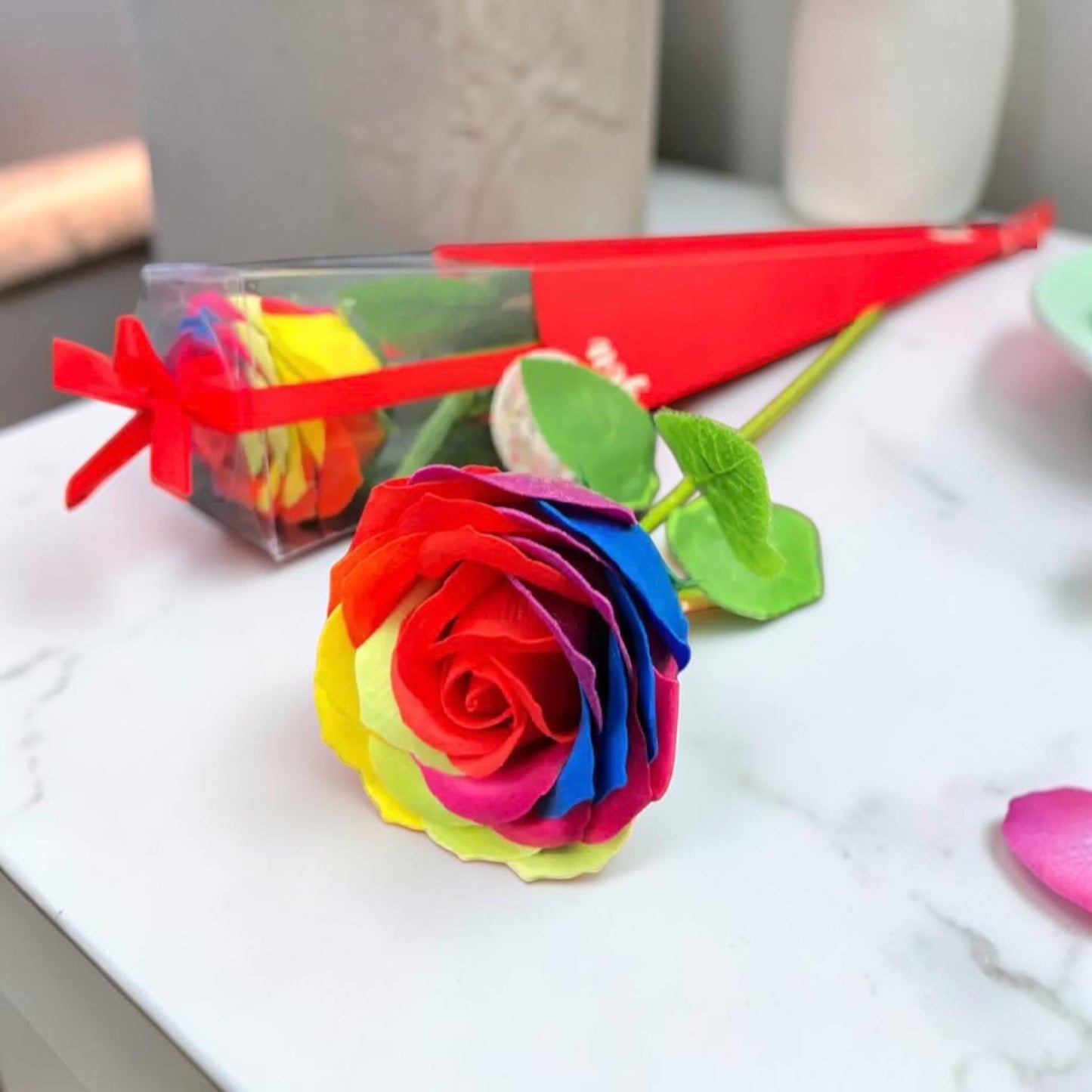 Rose unique multicolore en pétales de savon