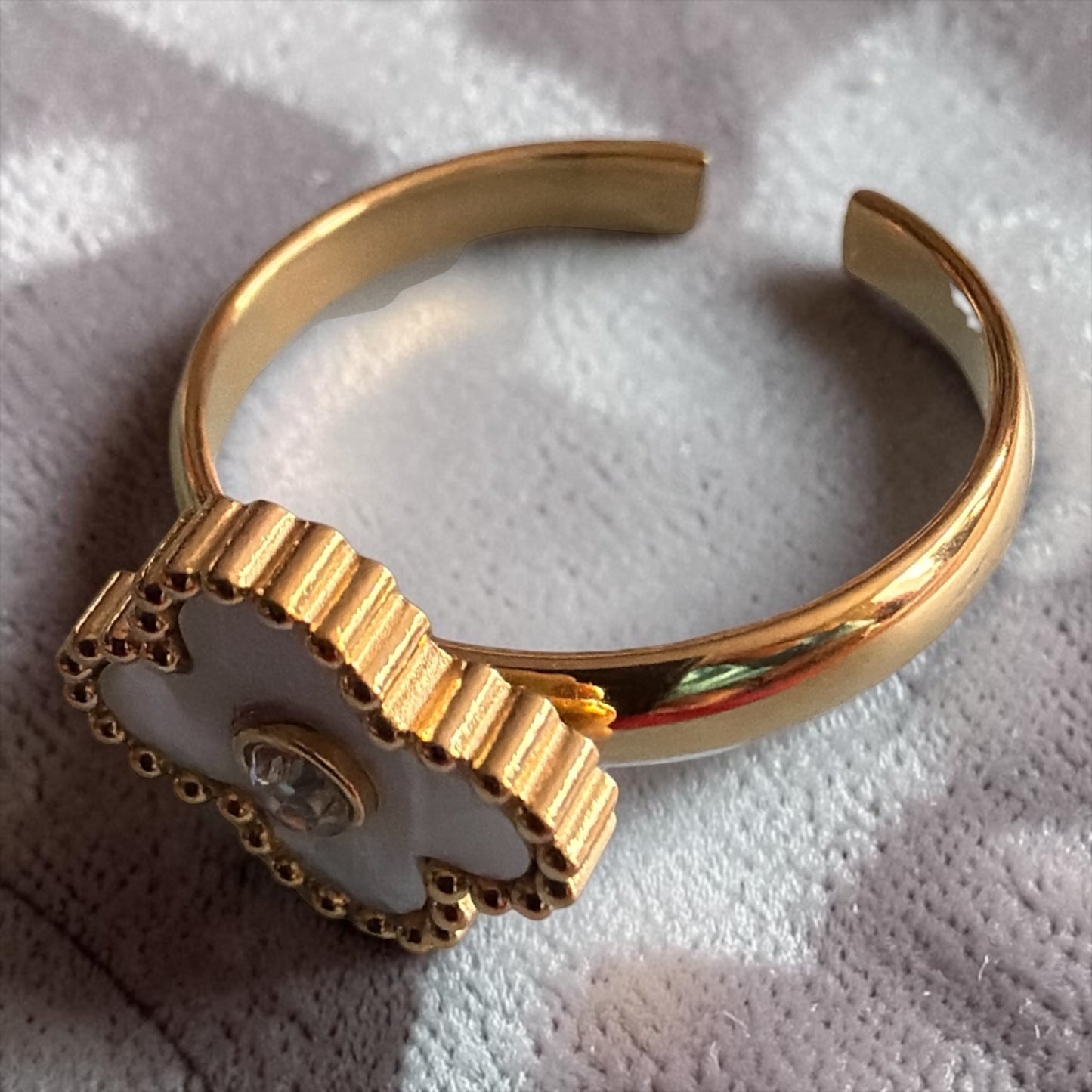 Bague réglable trèfle Élégance intemporelle