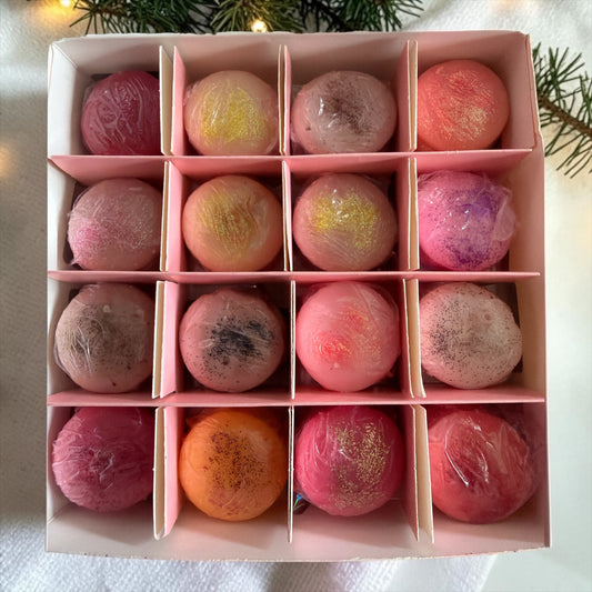 Coffret 16 macarons de cire différents
