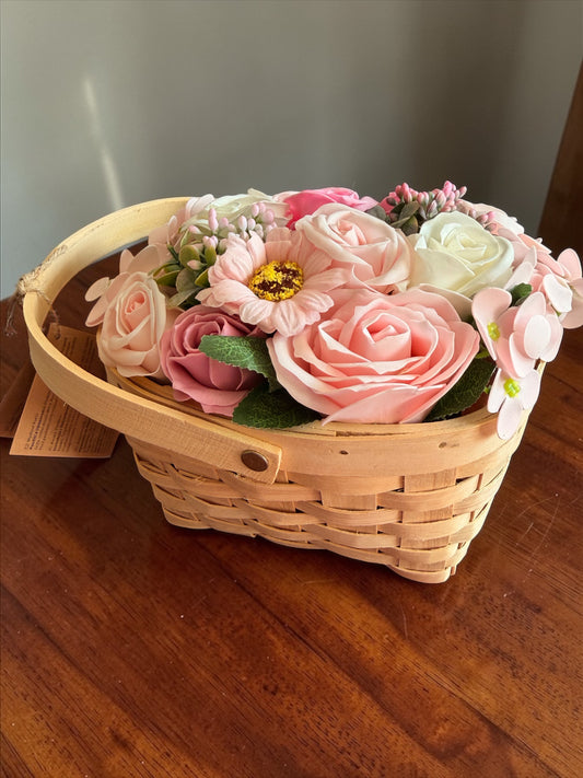 Grand panier de 13 fleurs en pétales de savon Douceur