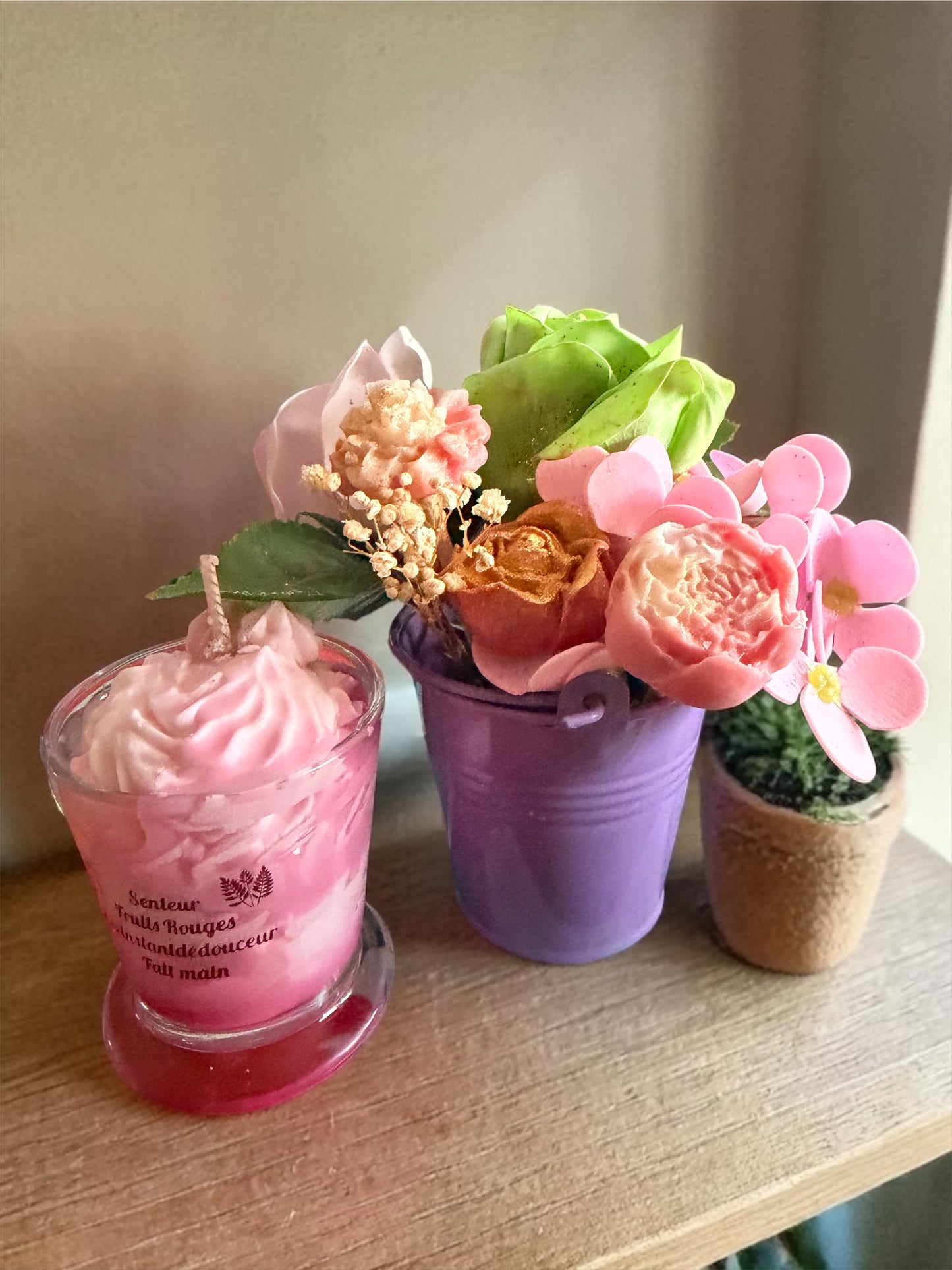 Coffret bougie et bouquet en pétales de savon et fondants de cire