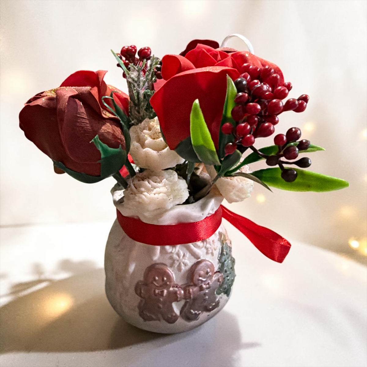 Composition Écrin de Noël aux Roses enchantées