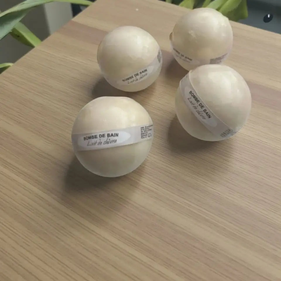 Bombe de bain au lait de chèvre 🐐 - Bombe de bain