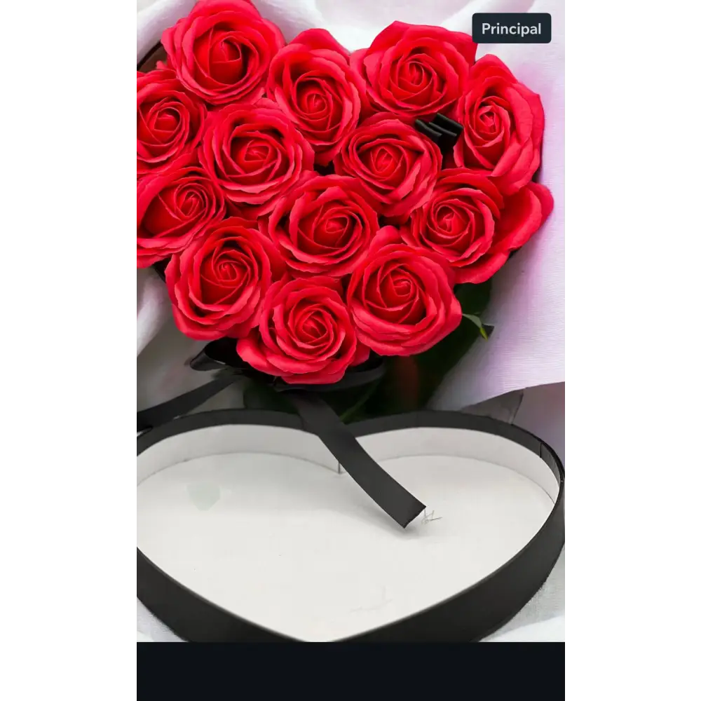 Bouquet Coeur ♥️ 13 roses en petales de savon - Fleur en petales de savon