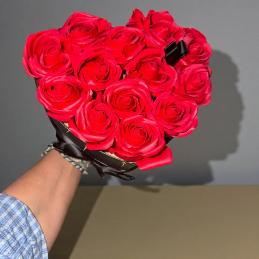 Bouquet Coeur ♥️ 13 roses en petales de savon - Fleur en petales de savon