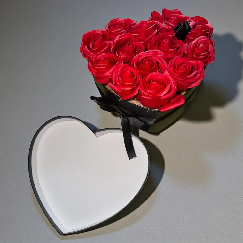 Bouquet Coeur ♥️ 13 roses en petales de savon - Fleur en petales de savon