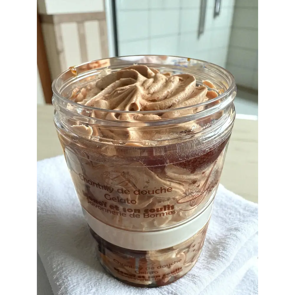 Chantilly de douche avec coulis de savon au choix 100g Monoï et son coulis de savon Chantilly de douche