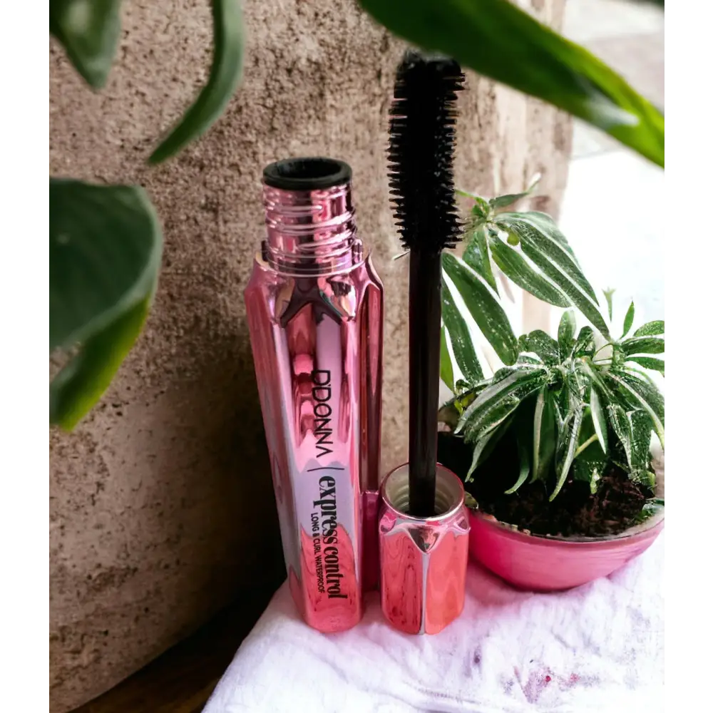 Mascara noir effet faux cils waterproof - Yeux