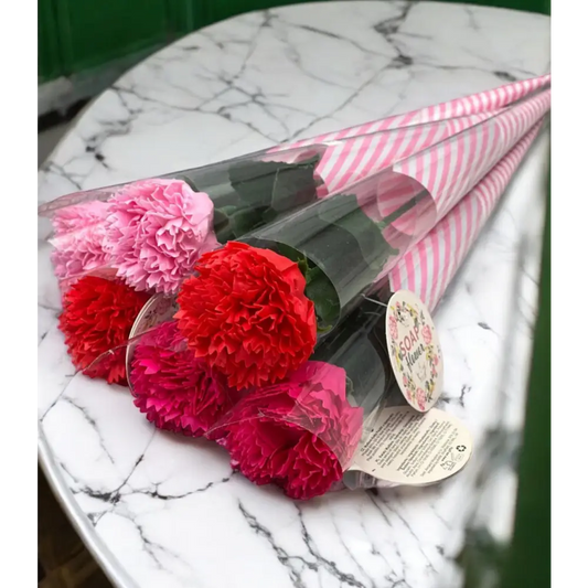 Oeillet en pétales de savon 🧼 - Fleur en petales de savon