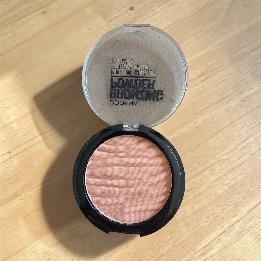 Poudre bronzante lumineuse - Maquillage